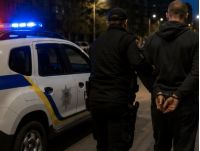 Стрілок поранив двох людей з пістолета, фото з відкритих джерел