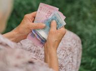 800 гривень до&nbsp;пенсії: хто має право на&nbsp;таку надбавку