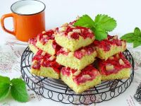 дрожжевой пирог с клубникой