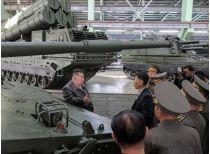На військовому заводі КНДР, фото Nikkei Asia