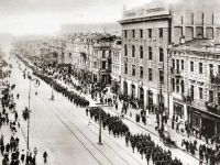 Фото параду 9 травня 1920 року. Фото з сайту bbc.com