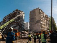 Росіяни вдарили по багатоповерхівці в Дарницькому району. Фото ДСНС