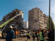 Росіяни вдарили по багатоповерхівці в Дарницькому району. Фото ДСНС