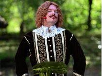 Художник-постановник серіалу «Пригоди козака Виговського» Олександр Тетерін в епізодичній ролі