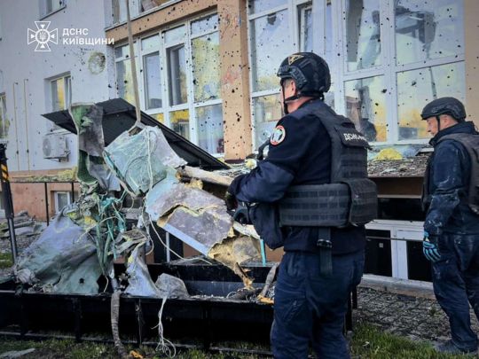 Ракета залетела в жилой дом в поселке Чабаны под Киевом.