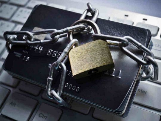 Боржникам в Україні арештують рахунки: що зміниться для українців