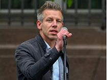 Петер Мадяр передасть гроші Віктора Орбана дитбудинку в Україні