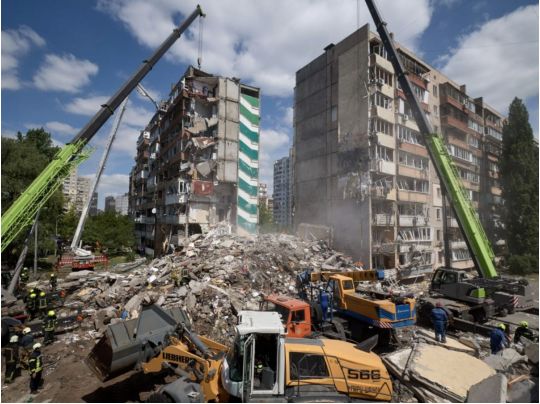 У Києві повністю зруйновано частину багатоповерхівки, фото ДСНС