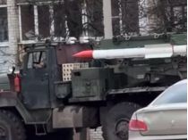Кустарні ЗРК на шасі «Уралу» з ракетами «повітря-повітря». Фото з https://t.me/zloyodessit