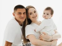 Виталий Миколенко с женой и дочерью