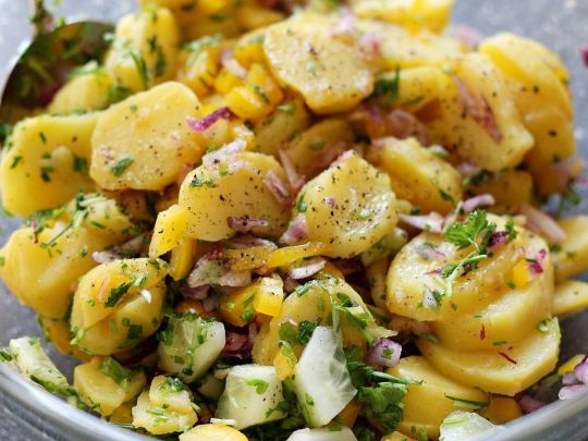 Картофельный салат с луком