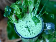 Кефірний смузі із&nbsp;зеленню: легко, смачно та&nbsp;корисно