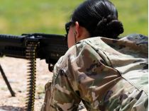 В Естонії планують призивати жінок на військову службу
