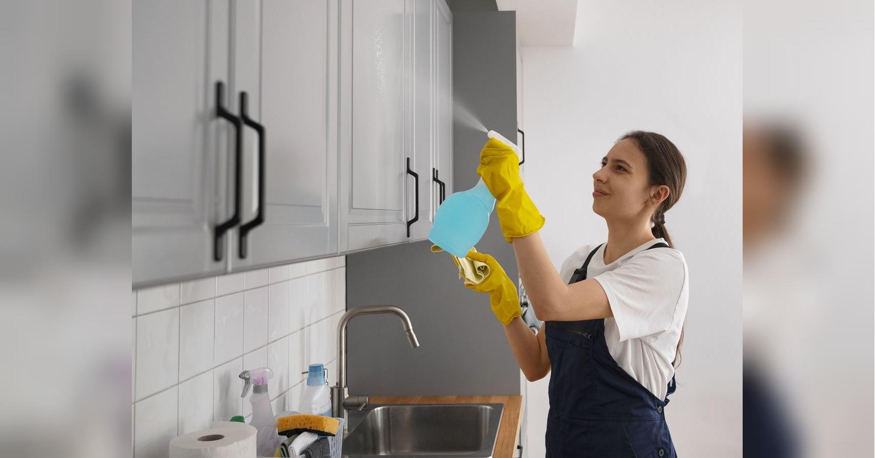 Жир на кухонних шафах зникне за хвилини: перевірені поради професіоналів