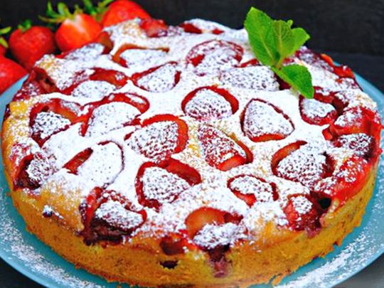 Пирог с клубникой без лишних калорий