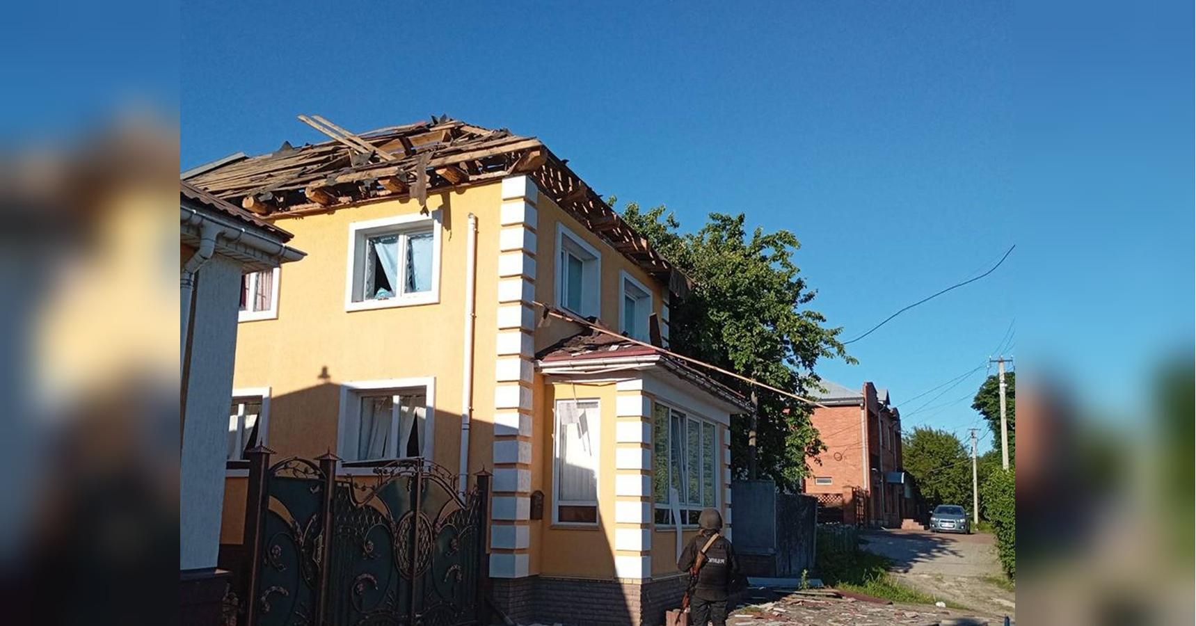 Зруйновані будинки, поранені діти і загиблі: окупанти атакували мирні міста та села України (фото)