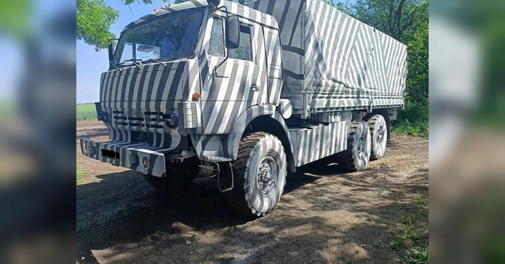 росія розфарбовує техніку, щоб сховати її від українських дронів