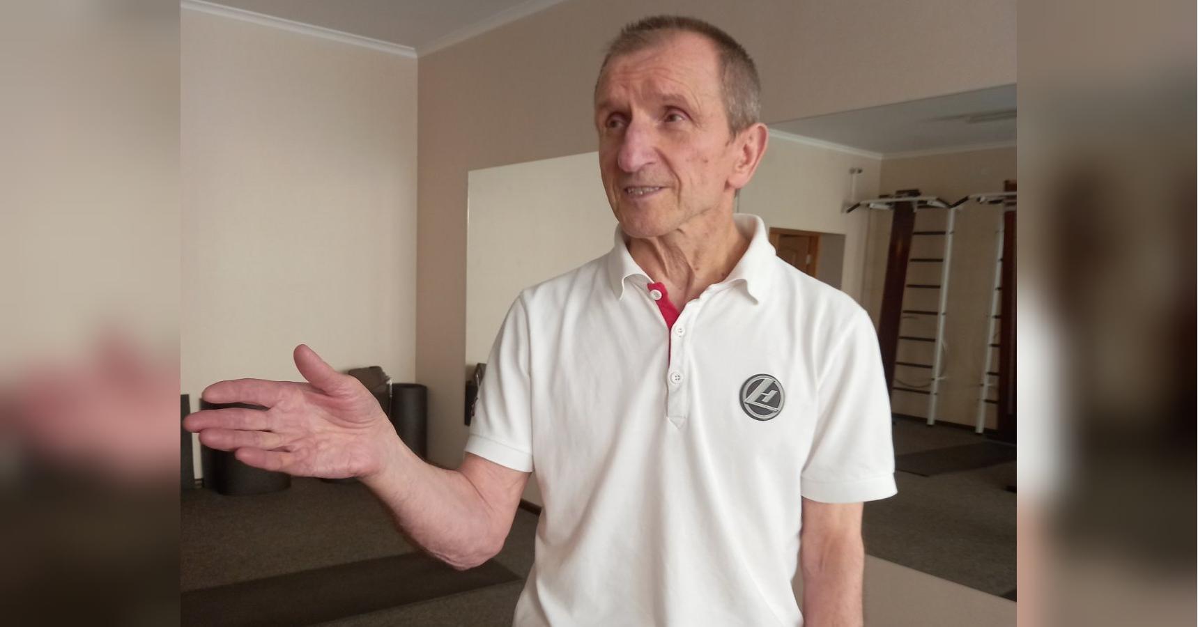 «Наше завдання — померти у вертикальному положенні й без памперса»: 70-річний інструктор ЛФК про боротьбу з поганою генетикою та грижами