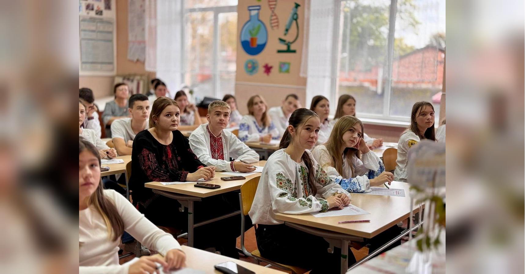 Шкільна реформа в Україні: МОН пояснило, чому скорочують 10−12 класи