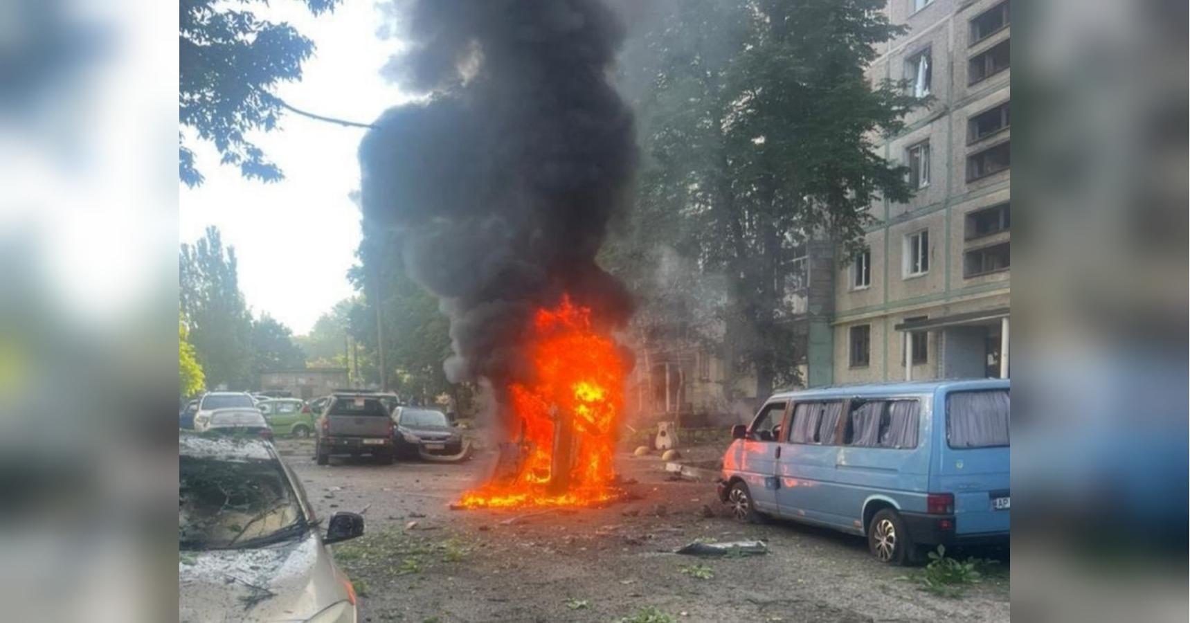 Багатоквартирні будинки пошкоджено у Запоріжжі після атаки росіян: є поранені (фото)
