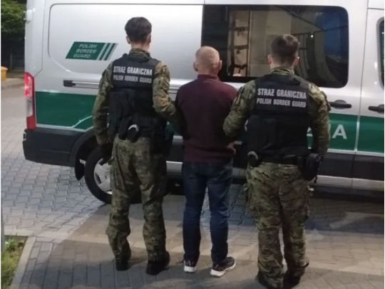Українця доставили до прикордонного пункту пропуску у Дорогуську, фото https://tvn24.pl/