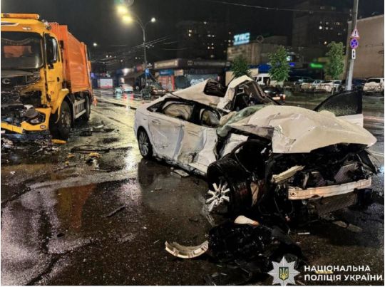 Аварія на вулиці Червоної Каліні у Києві, фото поліції