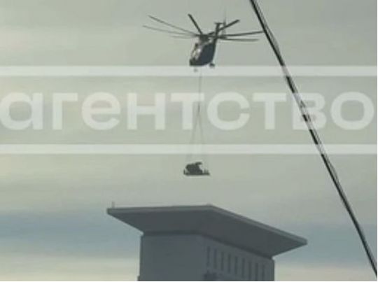 ЗРК установили вертолетом на крышу жилого комплекса бизнес-класса, фото скриншот видео