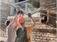 Волонтери спільноти «Київські кажани» допомагають постраждалим після обстрілів