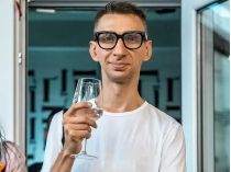 Известный украинский телеведущий после увольнения со службы в ВСУ заговорил про эмиграцию