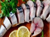 Как замариновать скумбрию, чтобы была на вкус как лосось