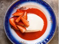 Панакота с клубникой - Фото: скриншот видео