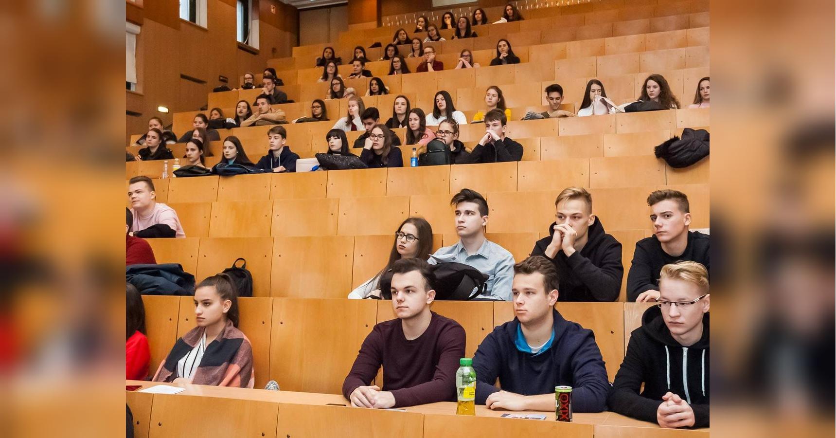 В Україні суттєво підвищать стипендії студентам з 1 вересня: скільки отримуватимуть