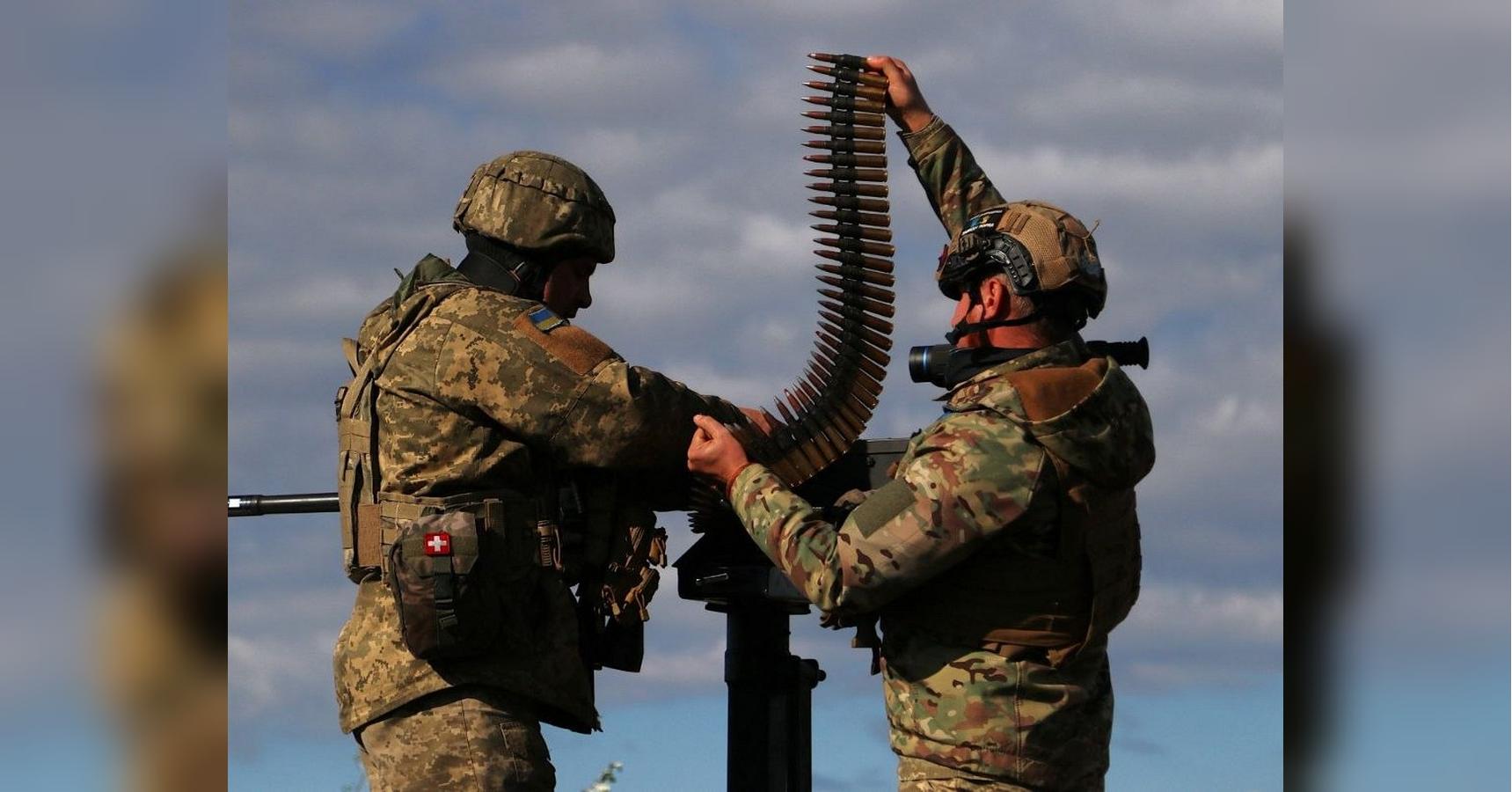 Зарплати військових зростуть до 460 тисяч гривень: кому і скільки платитимуть