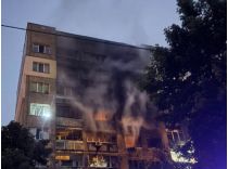 У Києві є влучання у житлові будинки, фото ДСНС