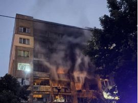 У Києві є влучання у житлові будинки, фото ДСНС