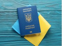 Продленные украинские паспорта больше не действительны, фото из открытых источников