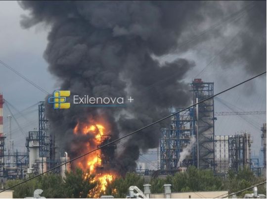 В Краснодарском крае РФ горит нефтебаза, фото соцсети