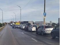 Черга на АЗС у Росії 