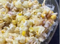 Салат з куркою та кукурудзою. Фото з сайту cookpad.com