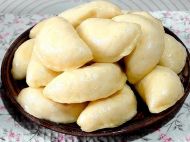 Не&nbsp;розварюються і&nbsp;тримають форму: як&nbsp;приготувати вареники з&nbsp;полуницею на&nbsp;пару