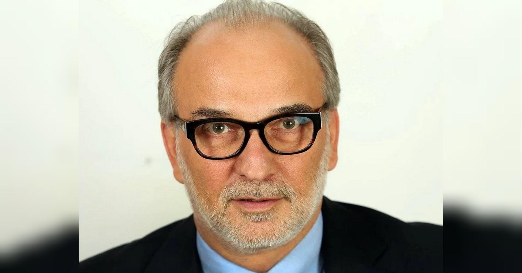 Скандал набирає обертів: польські політики почали повертати Навроцькому свої ордени
