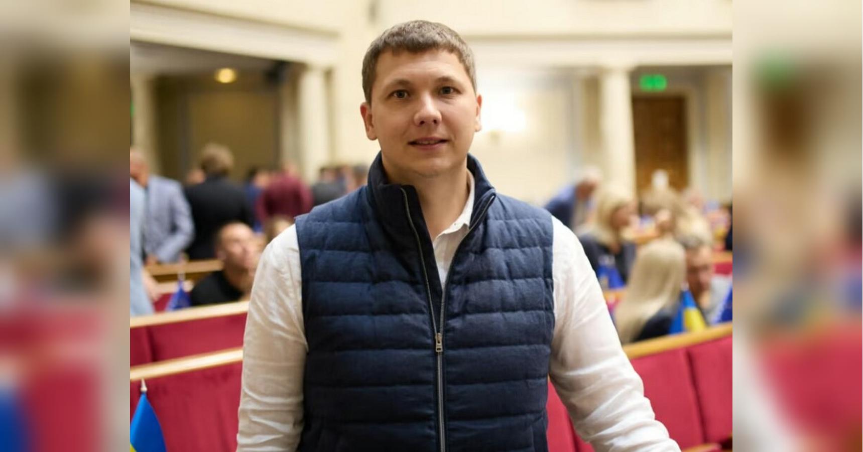 Нардеп від «Слуги народу» живе у маєтку за $ 1 млн, записаному на няню — розслідування