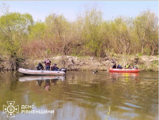 Спасатели использовали спецтехнику и лодки, фото ГСЧС