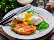 Диетологи назвали пять продуктов, которые нельзя есть вместе с&nbsp;яйцами
