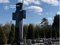 На Киевщине местные власти украли почти 3 млн гривен на крестах для могил павших военных