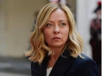 Спалила будинок у дитинстві й пережила секс-скандал у стосунках: шокуюча біографія Мелоні (фото)