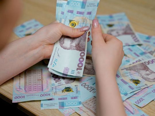 Новые выплаты от государства: кому начислят 1000 грн и как их получить