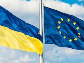 Прапори України та ЄС 