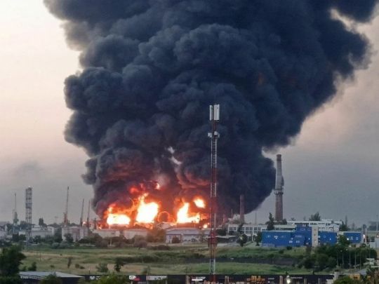 Тисячі авто штурмують Кримський міст: в ISW пояснили, хто першим залишає півострів