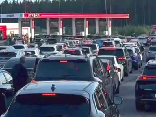 Паливна криза, паніка в Криму і падіння ринку: ЗМІ про те, як удари України загнали росію в хаос